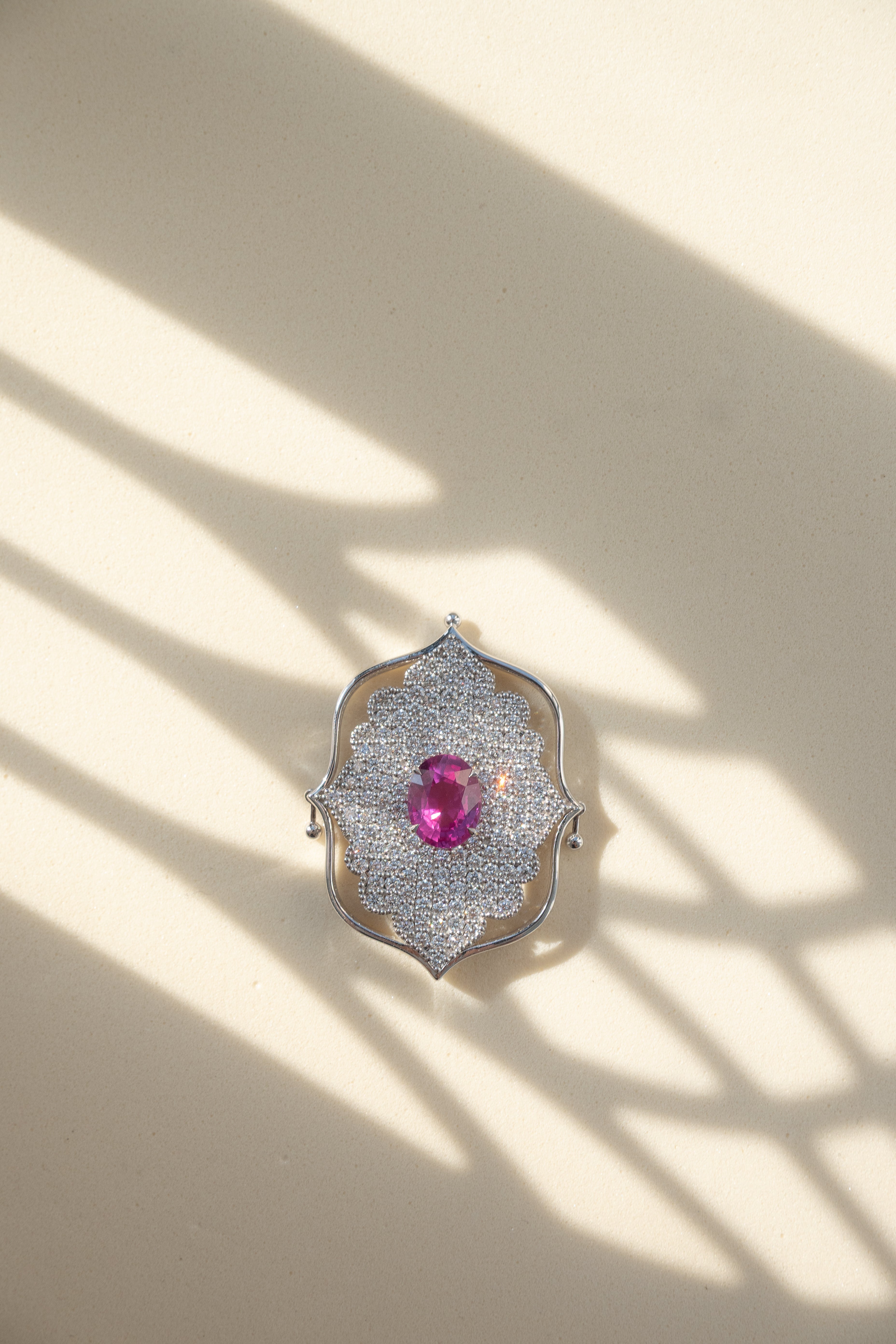 Jarokha Pendant White Gold